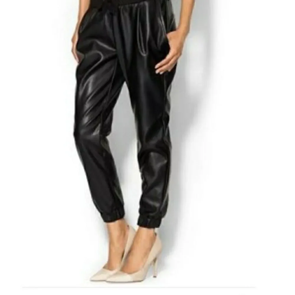 🔥Victoria secret sport faux leather pants New sz Large women’s pants - Picture 2 of 8
